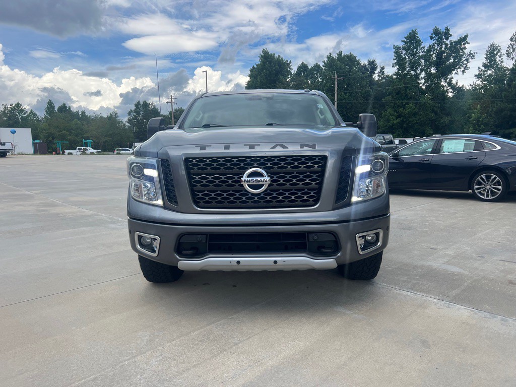 2017 Nissan Titan Image 2