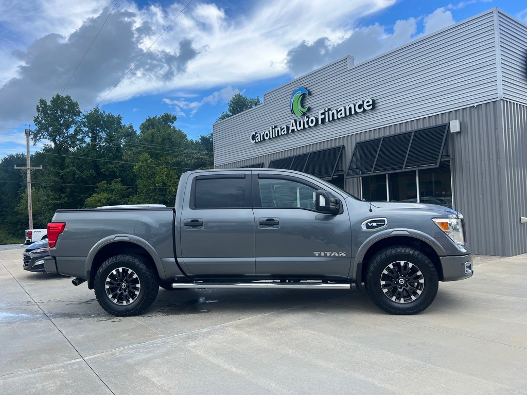 2017 Nissan Titan Image 3