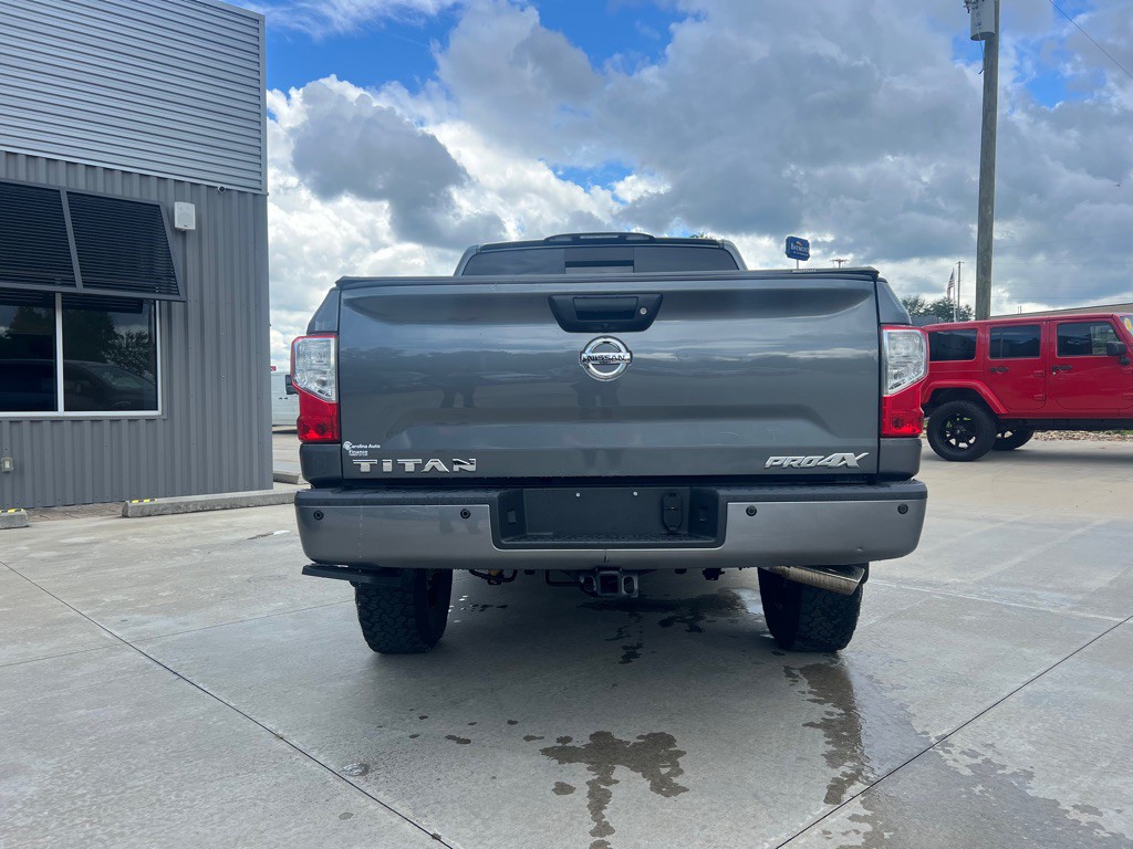 2017 Nissan Titan Image 4