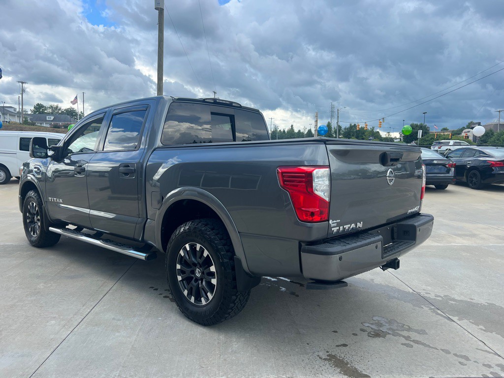 2017 Nissan Titan Image 5