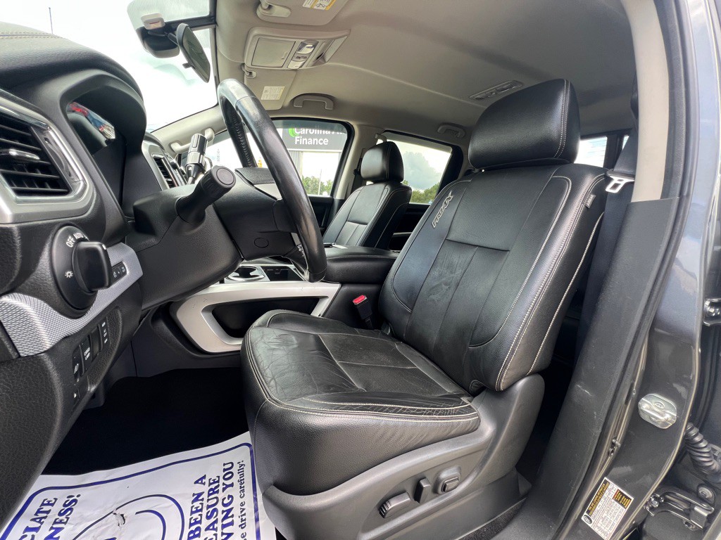 2017 Nissan Titan Image 10