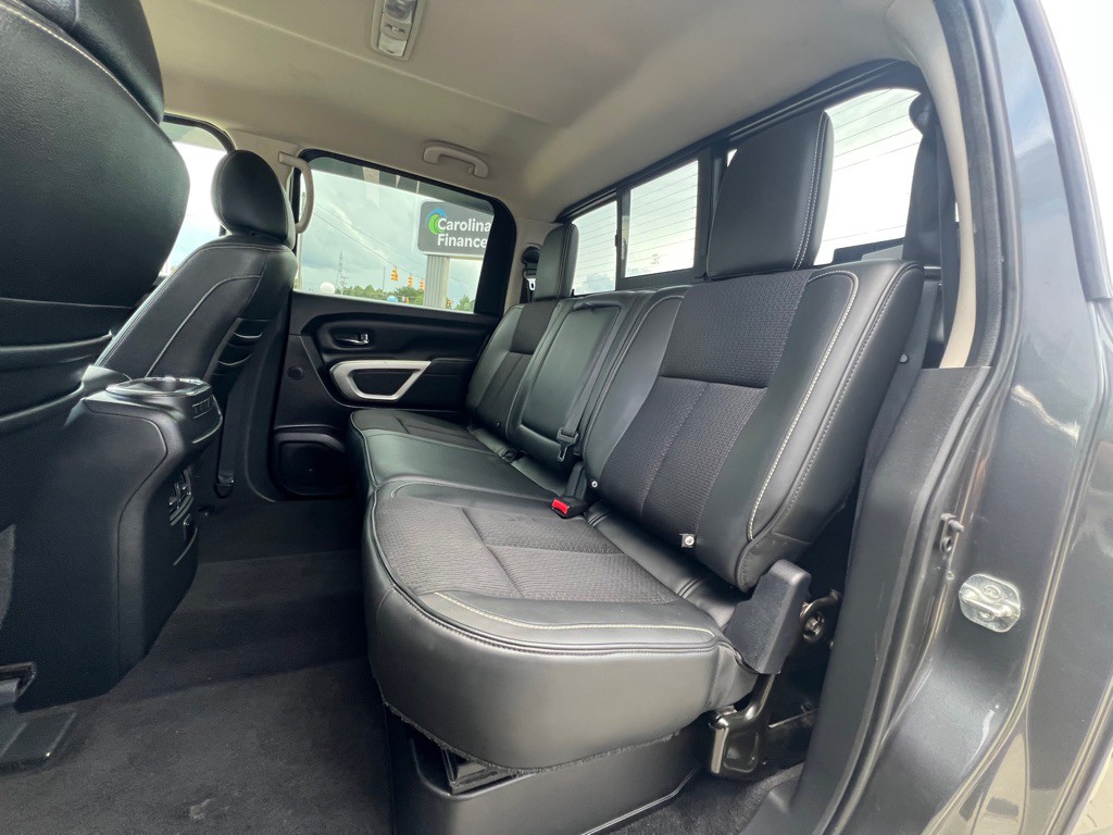 2017 Nissan Titan Image 11