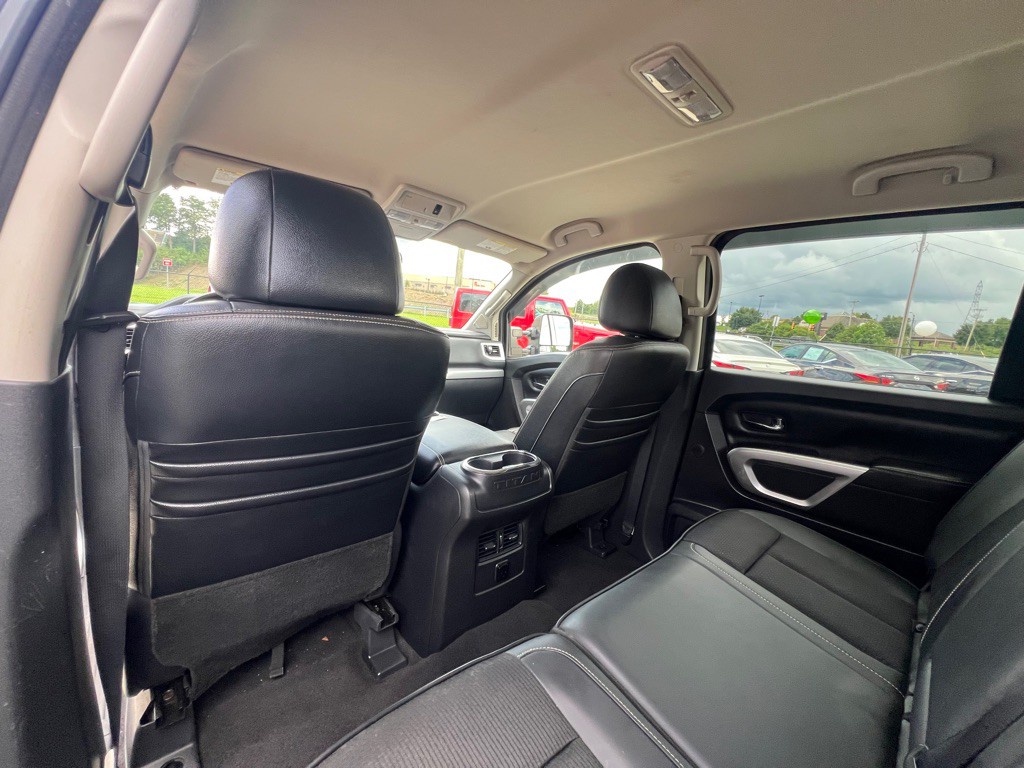 2017 Nissan Titan Image 12