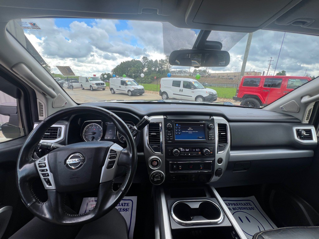 2017 Nissan Titan Image 13