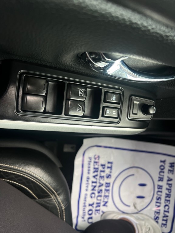 2017 Nissan Titan Image 16
