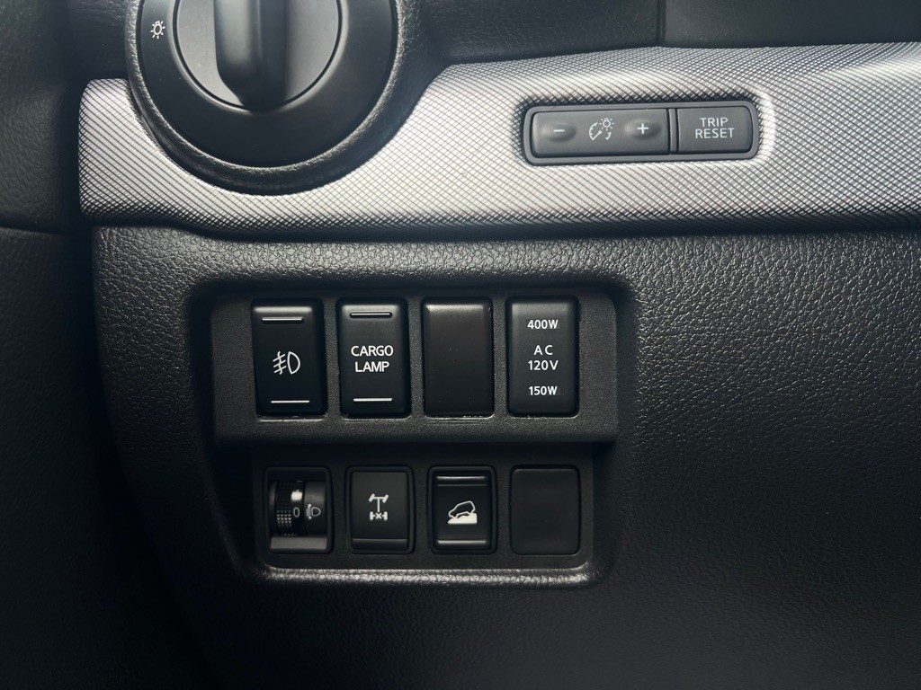 2017 Nissan Titan Image 17