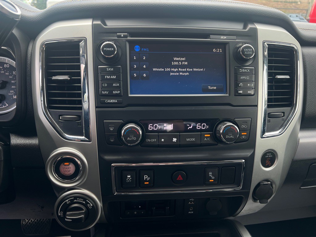 2017 Nissan Titan Image 18