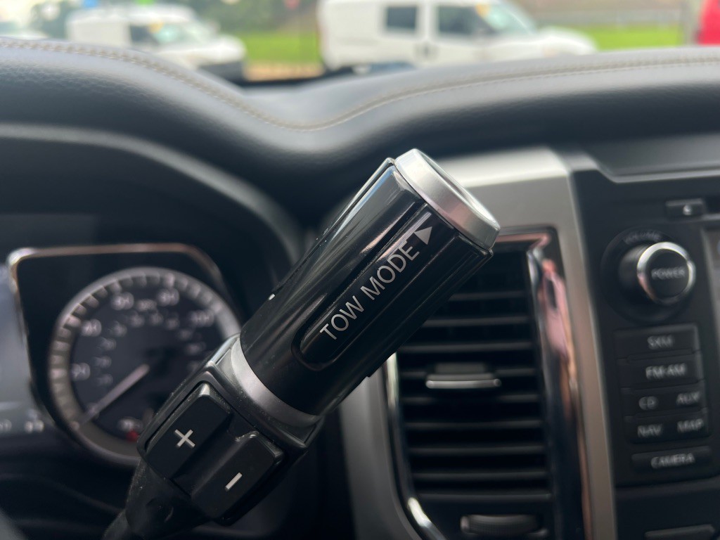 2017 Nissan Titan Image 20