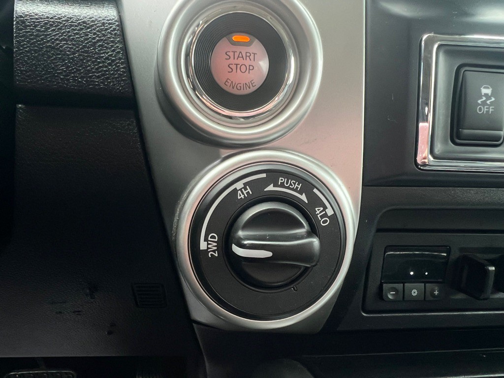 2017 Nissan Titan Image 23