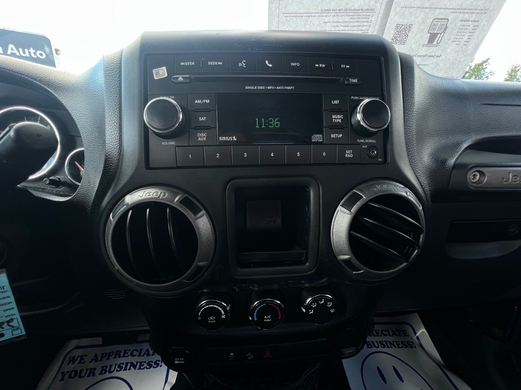 2013 Jeep Wrangler Image 12