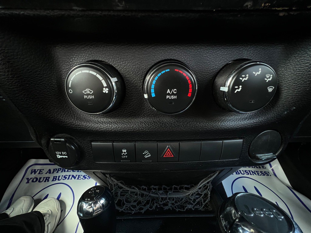 2013 Jeep Wrangler Image 13