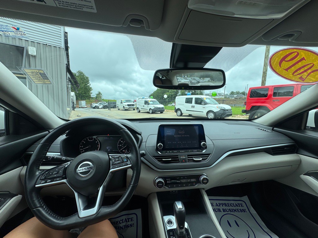 2019 Nissan Altima Image 9