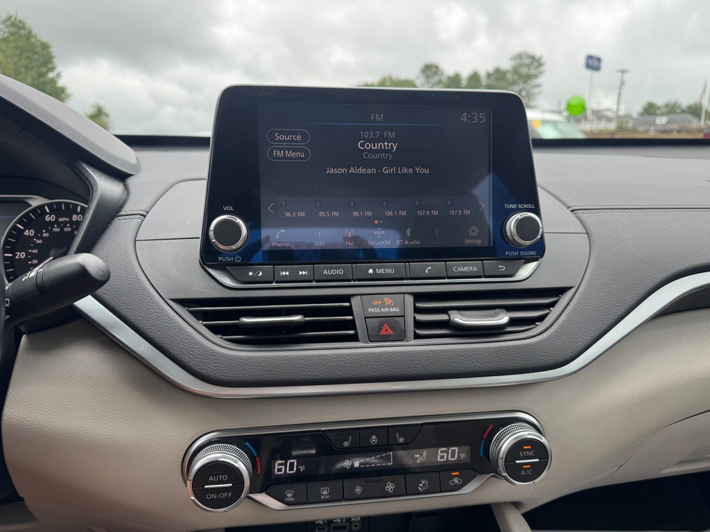 2019 Nissan Altima Image 10
