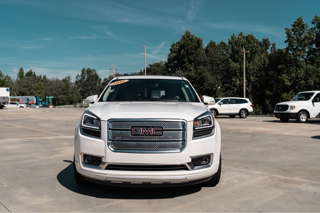2016 GMC Acadia Image 2