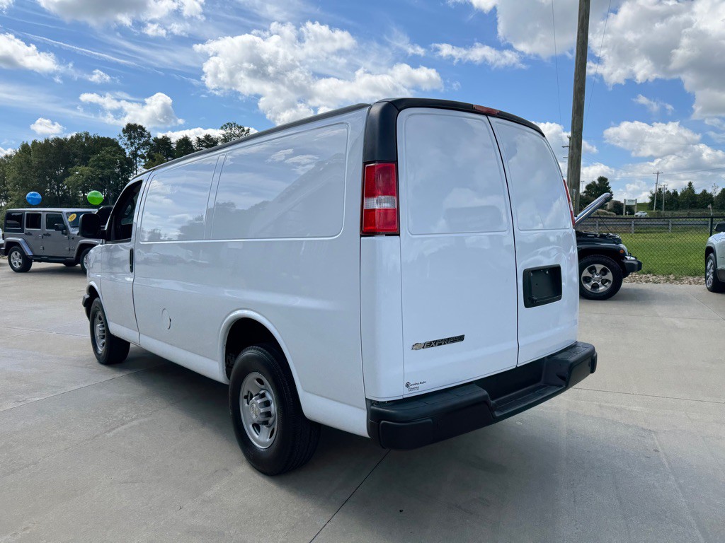 2020 Chevrolet Express Image 4