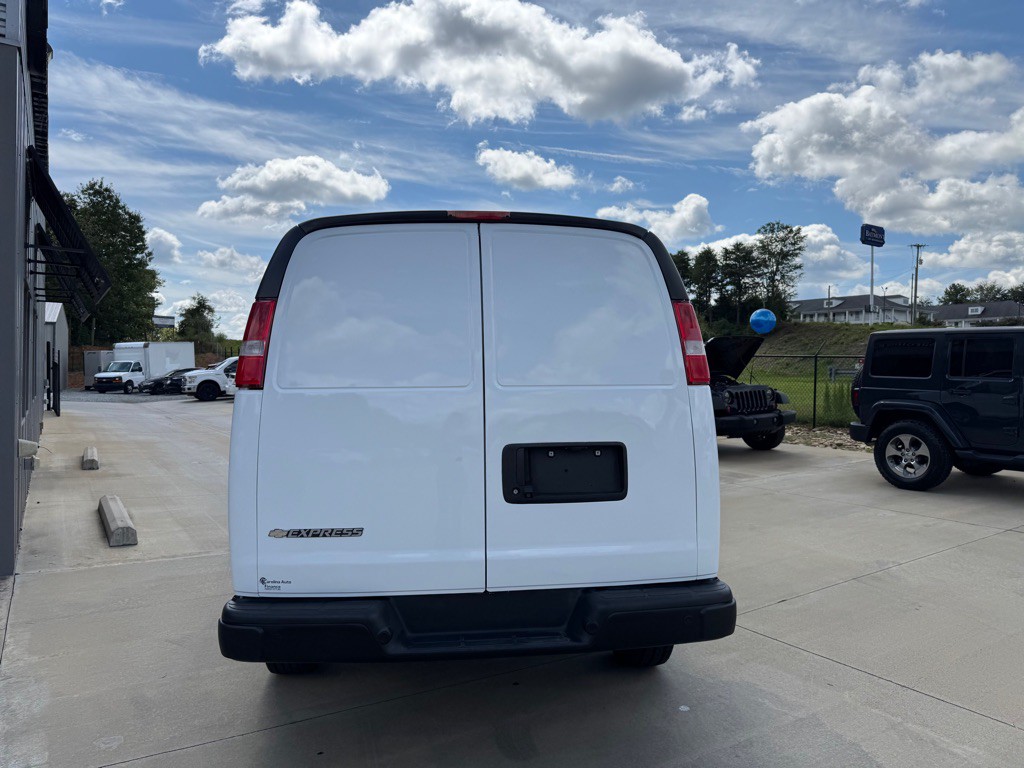 2020 Chevrolet Express Image 5