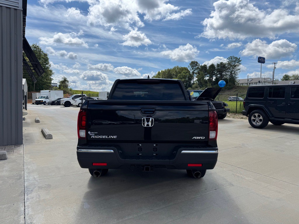 2017 Honda Ridgeline Image 4
