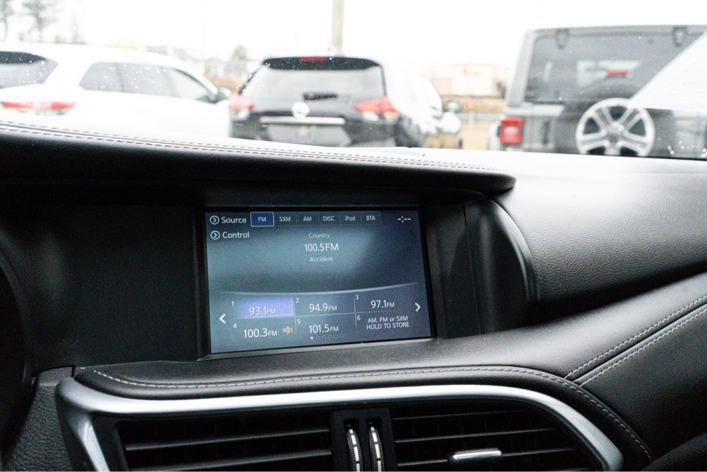 2019 INFINITI QX30 Image 17