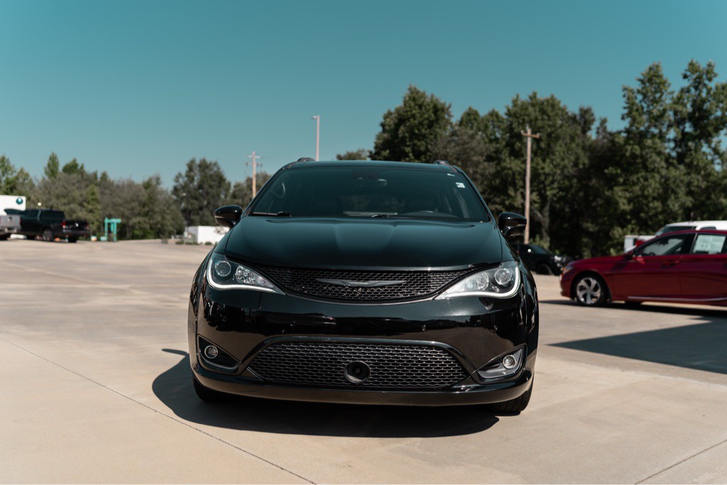 2019 Chrysler Pacifica Image 2