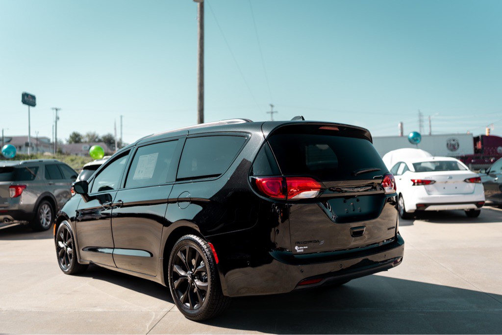 2019 Chrysler Pacifica Image 4