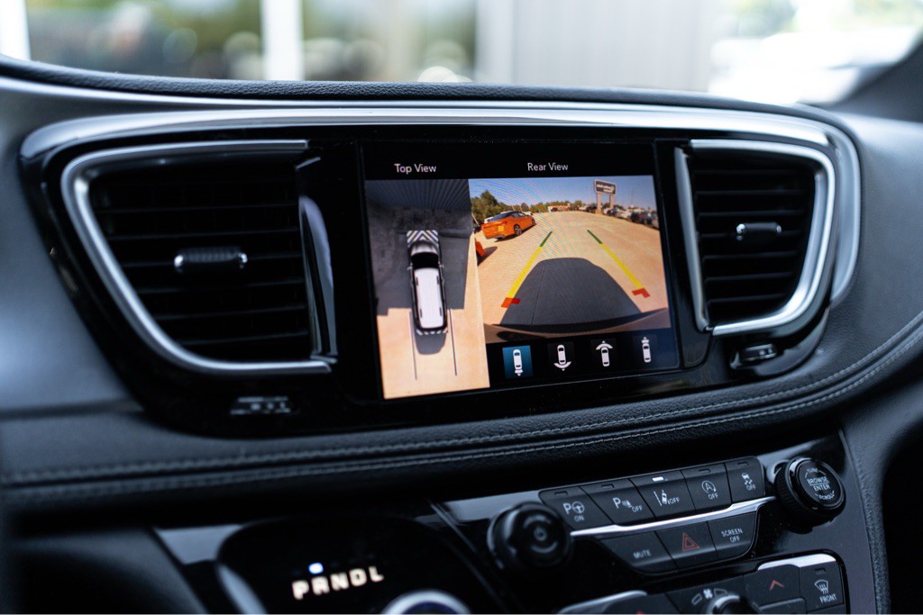 2019 Chrysler Pacifica Image 16