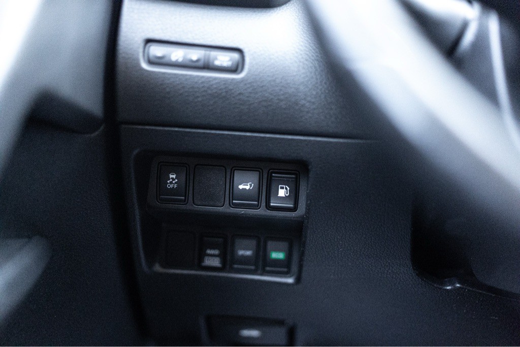 2018 Nissan Rogue Image 16