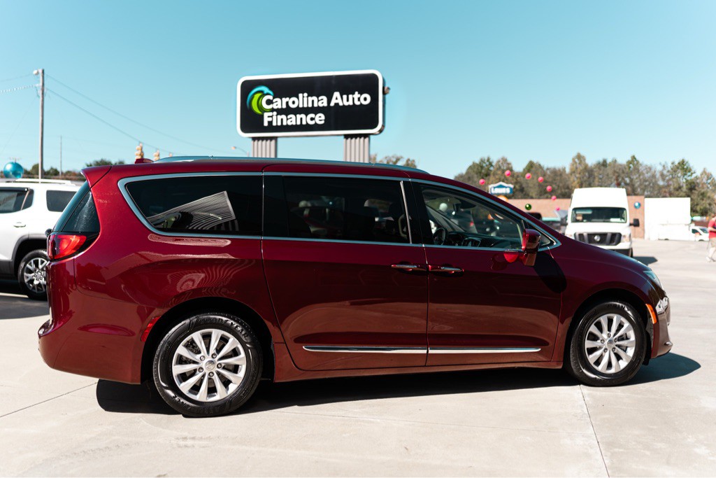 2018 Chrysler Pacifica Image 2