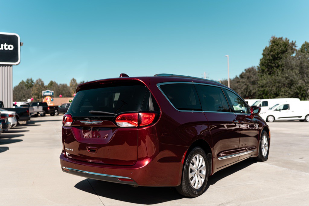 2018 Chrysler Pacifica Image 5