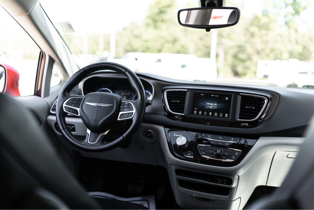 2018 Chrysler Pacifica Image 7