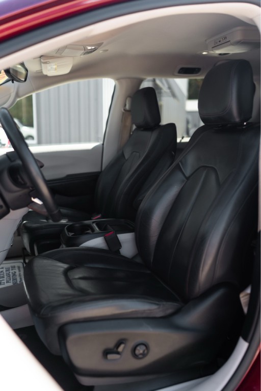 2018 Chrysler Pacifica Image 8