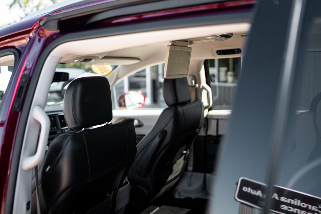 2018 Chrysler Pacifica Image 12