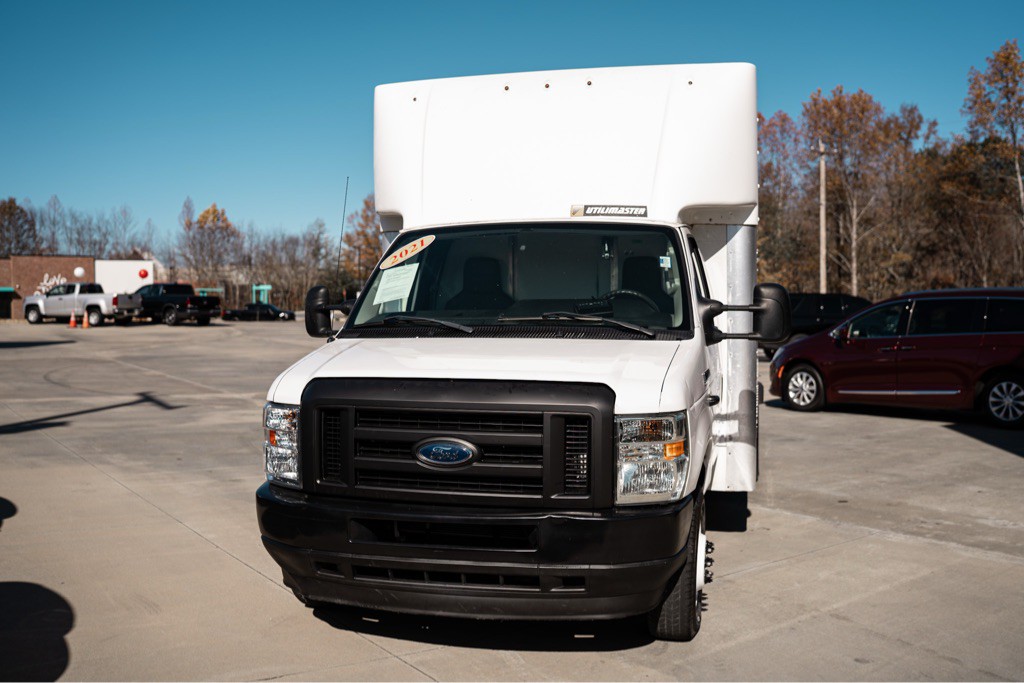 2021 Ford Econoline Image 2