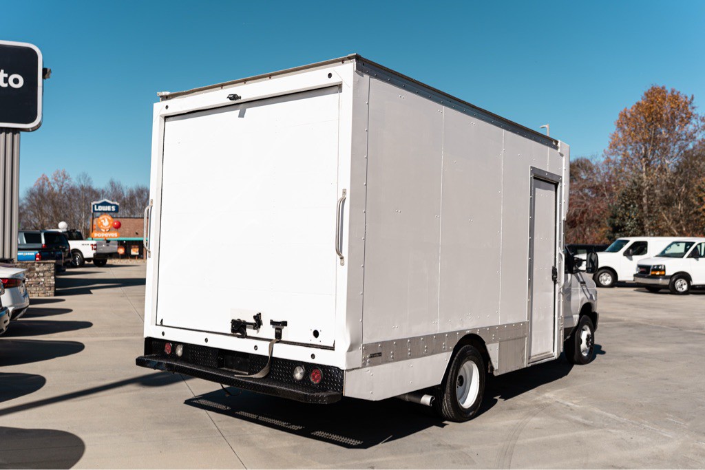 2021 Ford Econoline Image 3