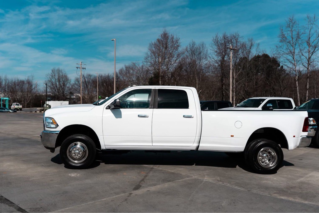 2016 RAM 3500 Image 2