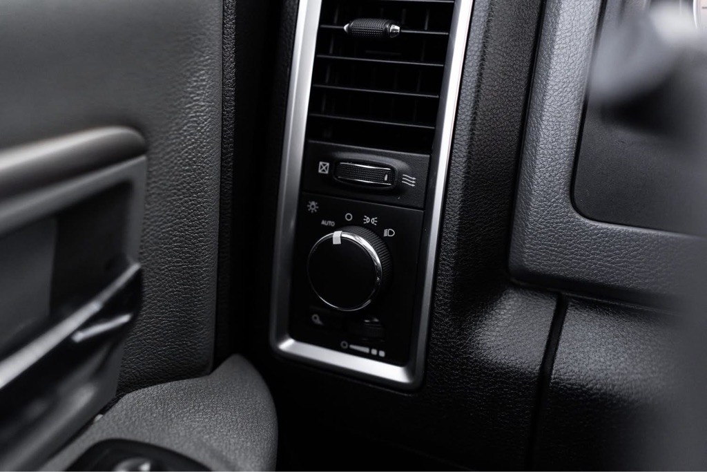 2016 RAM 3500 Image 11