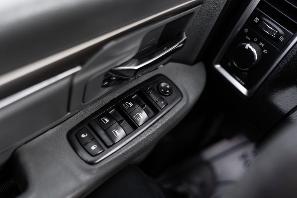 2016 RAM 3500 Image 12