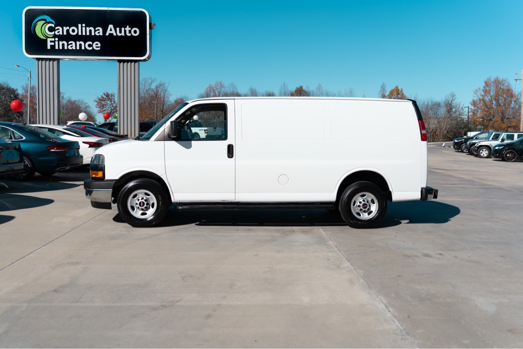 2018 GMC Savana Image 2