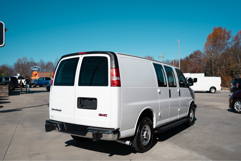 2018 GMC Savana Image 3