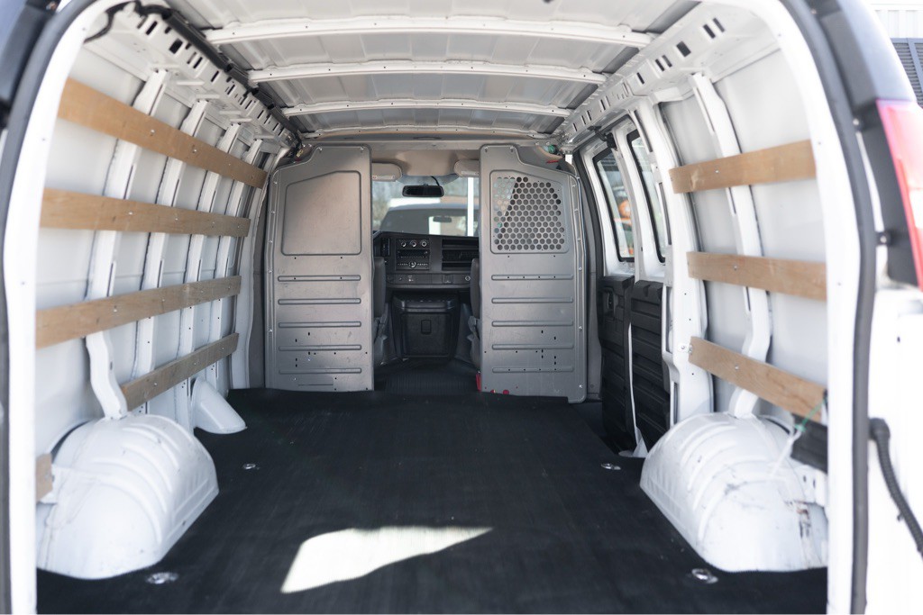 2018 GMC Savana Image 6