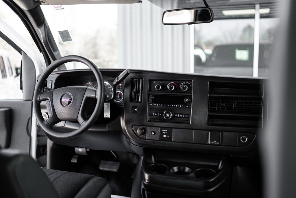 2018 GMC Savana Image 7