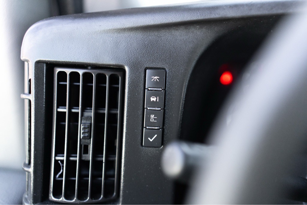 2018 GMC Savana Image 13