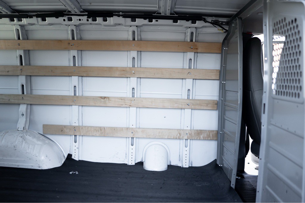 2018 GMC Savana Image 14