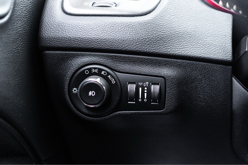 2018 Jeep Compass Image 16