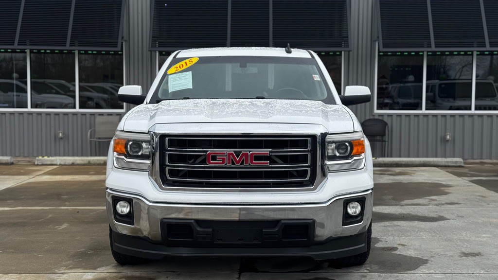 2015 GMC Sierra Image 2