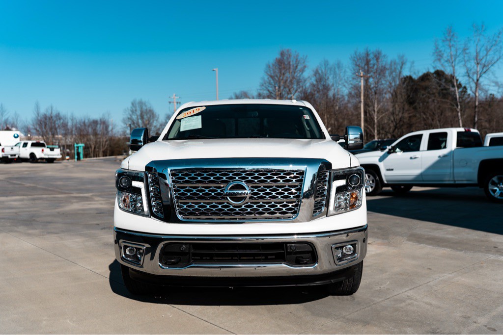 2019 Nissan Titan Image 2