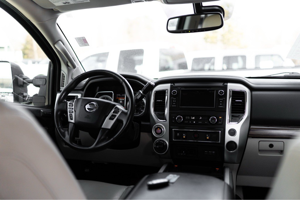 2019 Nissan Titan Image 9