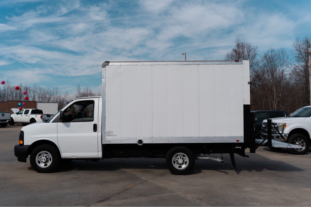 2017 Chevrolet Express Image 2