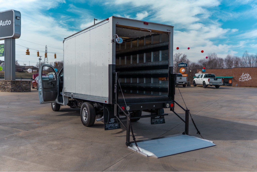 2017 Chevrolet Express Image 5