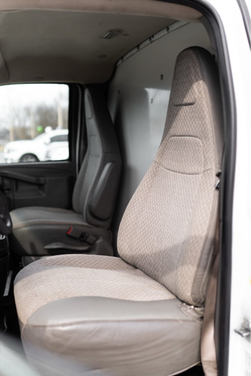 2017 Chevrolet Express Image 7