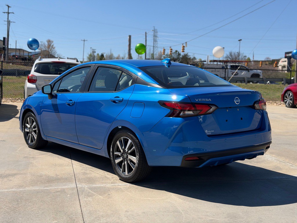 2021 Nissan Versa Image 3